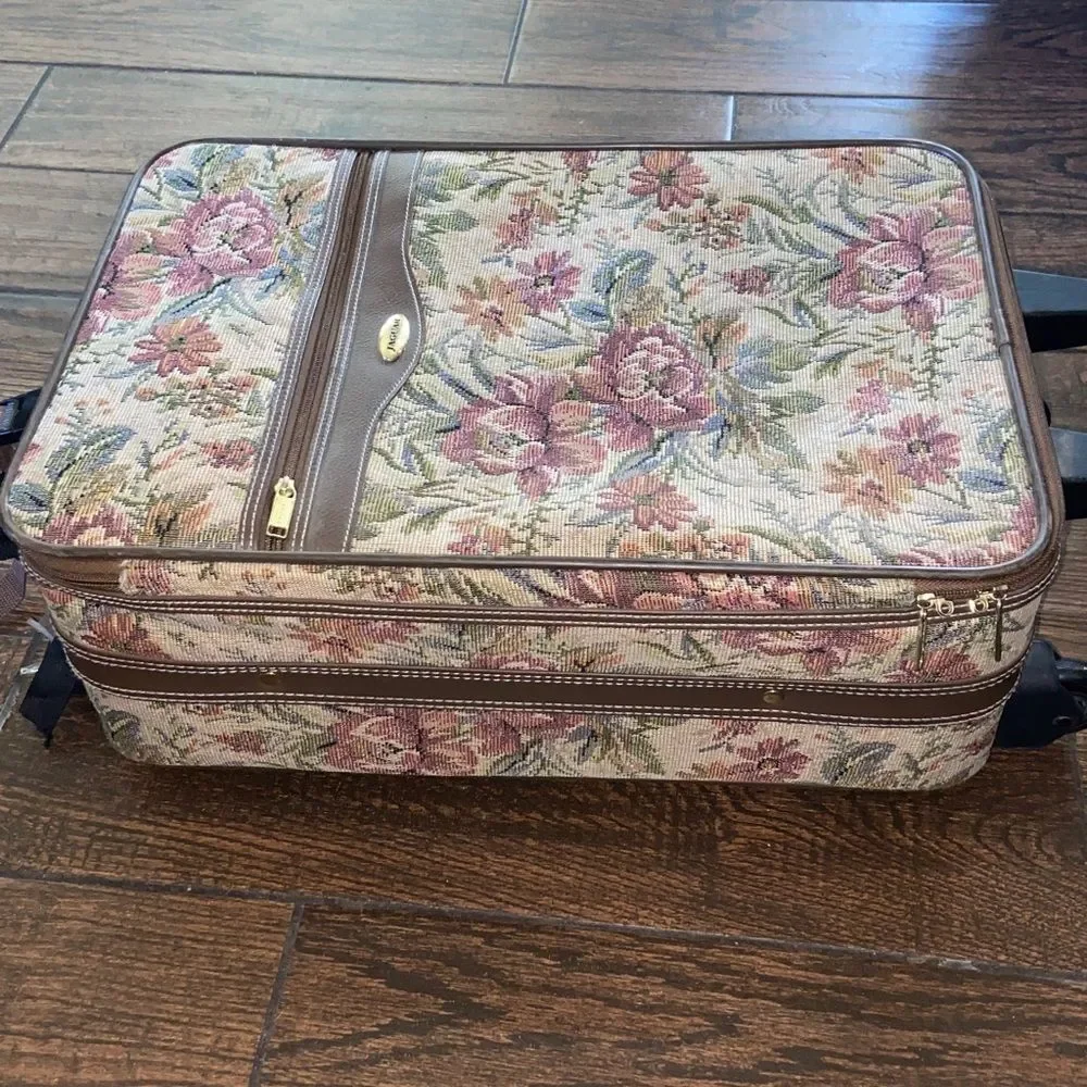 VTG,Jaguar Tapestry Elegant Brown Patterned Unisex Travel Suitcase Size Medium